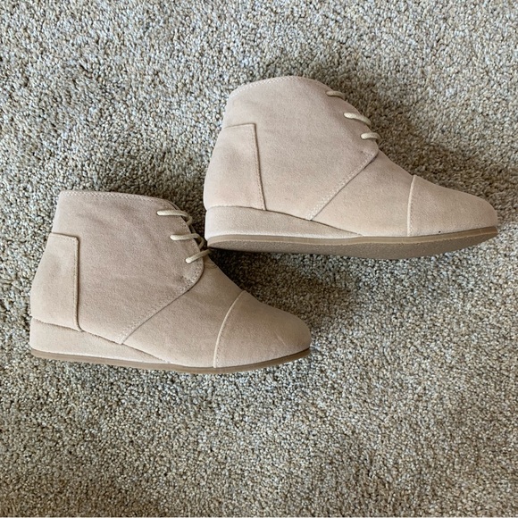 SweetHoney nwot Beige Lace-Up Ankle Boots - Picture 2 of 7